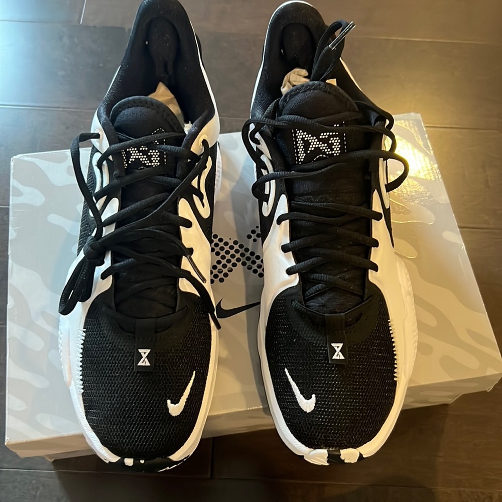 Nike Men’s Sneaker New size 10